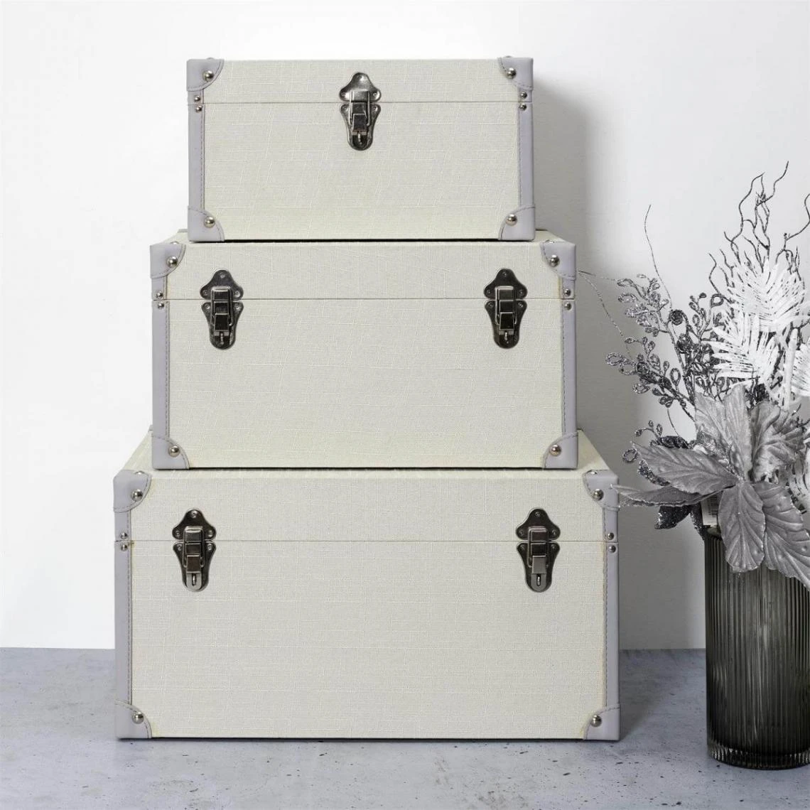 Altobuy KITTY - Lot De 3 Malles De Rangement Blanches Et Grises 7 Altobuy KITTY - Lot De 3 Malles De Rangement Blanches Et Grises – Image 5