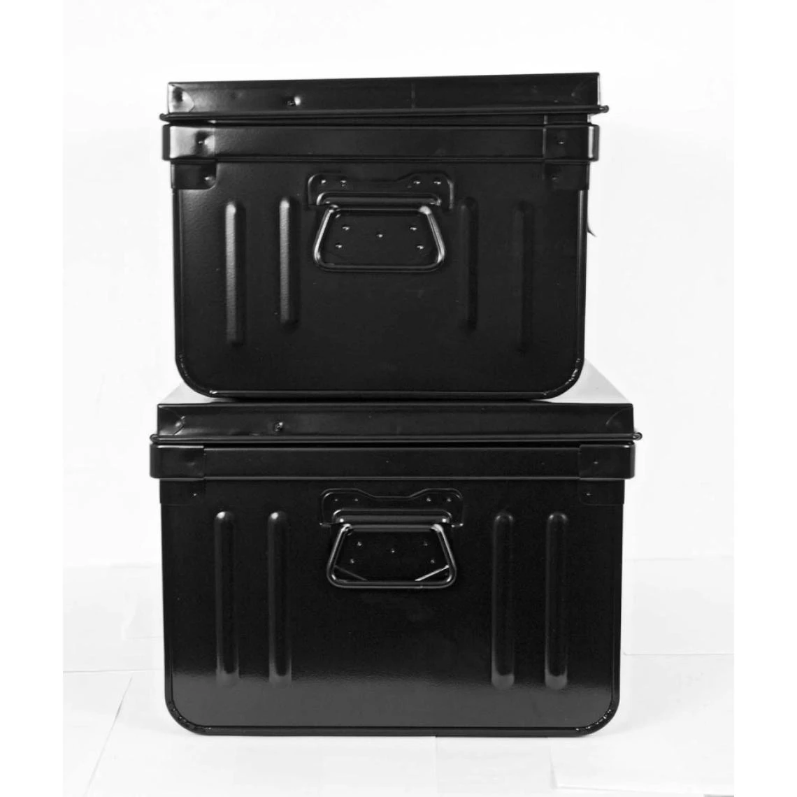 PIERRE HENRY Lot De 2 Coffres En Métal Habitat Noir. 6 PIERRE HENRY Lot De 2 Coffres En Métal Habitat Noir. – Image 4