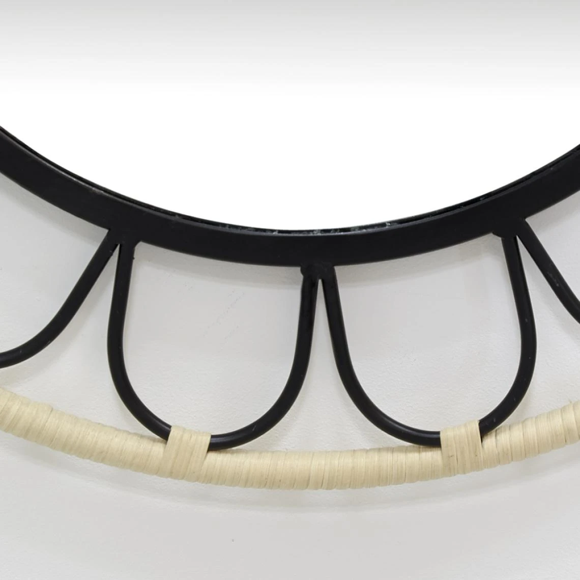 Aubry Gaspard Miroir Fleur En Métal Et Rotin. 5 Aubry Gaspard Miroir Fleur En Métal Et Rotin. – Image 3