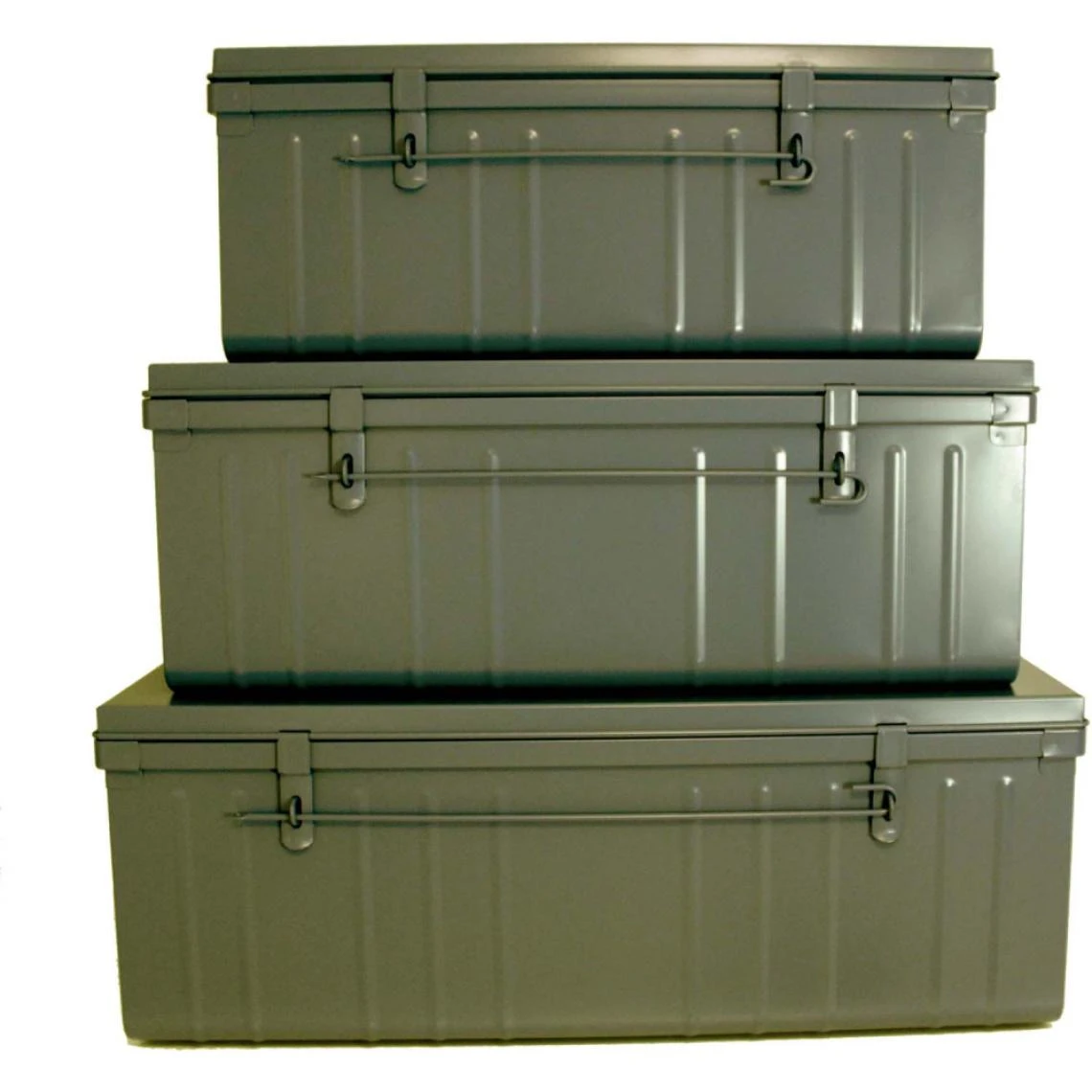 PIERRE HENRY Set De 3 Malles En Acier Habitat 80 - 90 Et 100 Cm Kaki. 3 PIERRE HENRY Set De 3 Malles En Acier Habitat 80 - 90 Et 100 Cm Kaki.